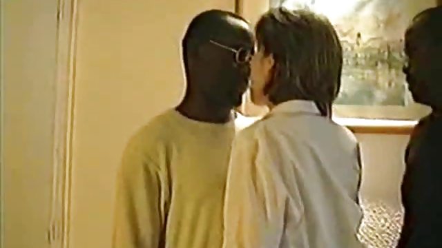 XXX بدون ثبت نام دختر دهان خود را کلىپ سکس اىرانى میگیرد و به شدت فریاد می زند