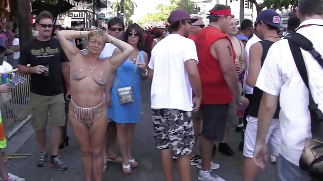 XXX بدون ثبت نام او این کلیپ سکس های ایرانی شورت بلوند را دوست دارد